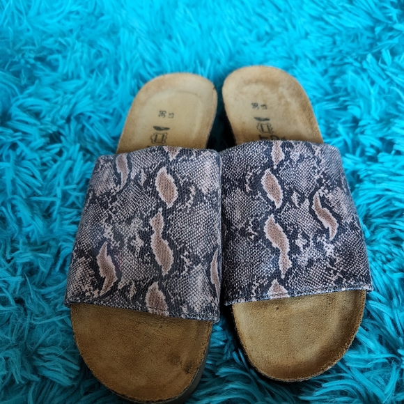 Naot sandals - Picture 2 of 8